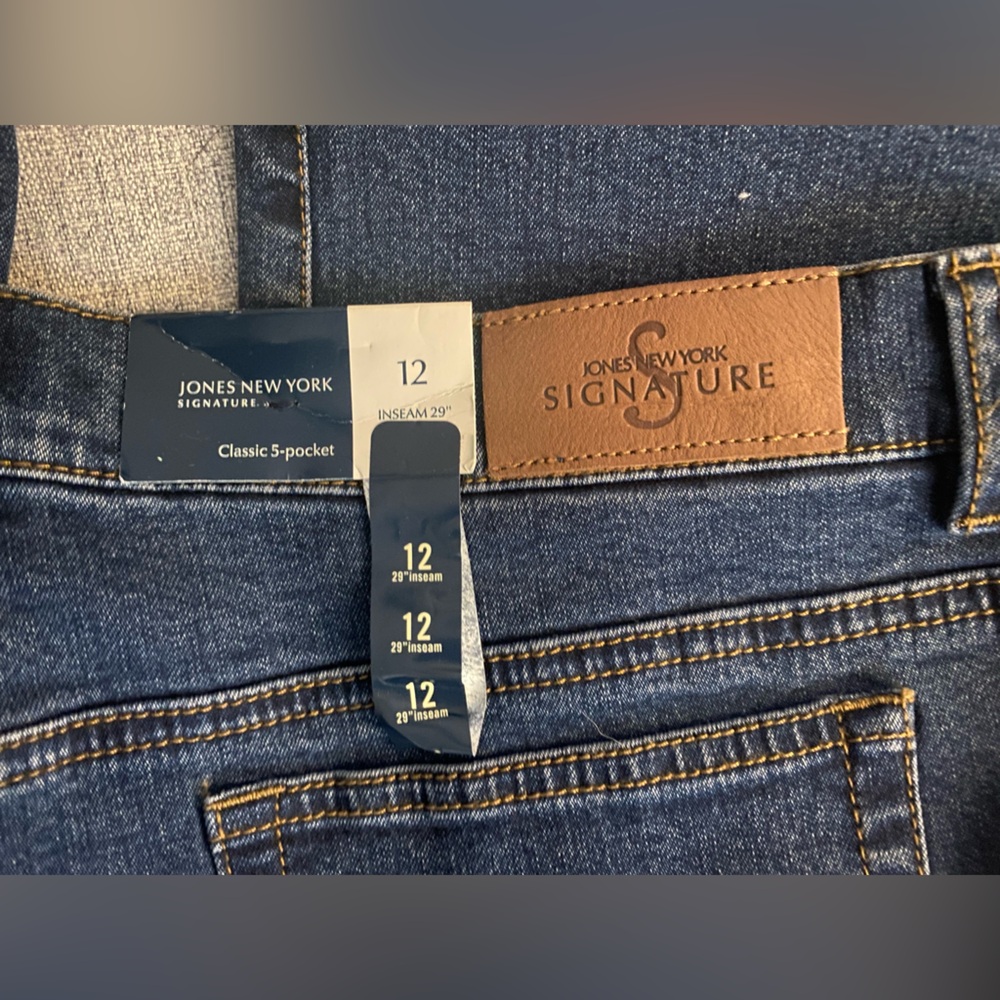 Jones New York Signature Dark Wash High-Rise Straight-Leg Jeans Classic 12 - Picture 4 of 8
